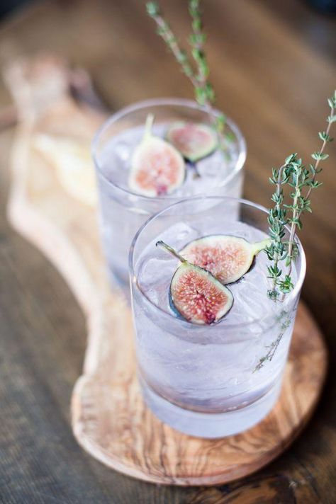 This fancy fig cocktail made with fresh figs and thyme has the prettiest pale lavender color and is the perfect refreshing cocktail for fall! Fig Cocktail, Pretty Cocktails, Cocktail Sauce, Fancy Drinks, Thirsty Thursday, Fresh Figs, Pretty Drinks, Think Food, Gin Tonic