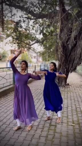 danceindianclassicalkathak Dance Music Indian, Kathak Dance Quotes, Classical Dance Steps, Kathak Dance Videos, Beautiful Dance Videos, Kathak Dance Poses, Semiclassical Dance, Kathak Dance Aesthetic, Ghar More Pardesiya Dance