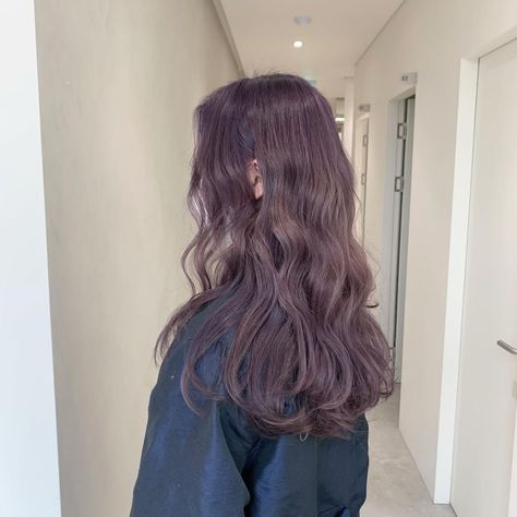 Brownish Purple Hair, Lavender Grey Hair, Purple Brown Hair, Ulzzang Hair, Light Purple Hair, Dark Purple Hair, Korean Hair Color, Beige Hair, Hair Color Underneath