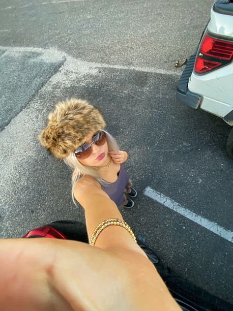 selfie of blonde girl with fur head band, fur boots and dark sunglasses in a parking lot Russian Headband, Fur Bucket Hat Outfit, Winter Fur Outfits, Fur Hat Outfit, Ski Fits, Slavic Girl, Russian Aesthetic, Fur Outfit, Bucket Hat Outfit