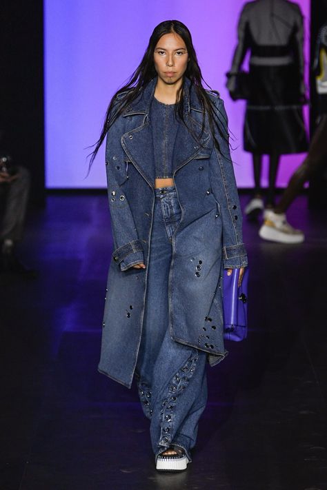 Spring 2023 Trends: Denim [PHOTOS] – WWD European Fashion Summer, 2023 Fashion Trends, Western Outfits Men, Fall Dress Outfit, Trendy Jeans, All Jeans, Double Denim, Jean Trends, Denim Trends