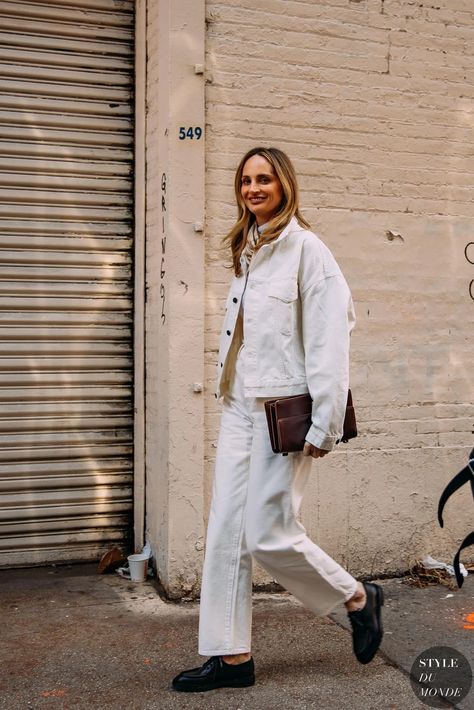 Fw 2023 Street Style, Ecru Jeans Outfits, Lauren Santo Domingo Style, Lauren Santo Domingo, Fashion Show Backstage, 2020 Street Style, Reportage Photography, Fall Inspo, Fashion Week Street Style