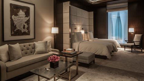 London Executive Hotel Room | Four Seasons at Ten Trinity Square Executive Room Design, Four Seasons Hotel Room, Mysterious Interior, Hotel Room Aesthetic, Foto Hotel, London Hotel Room, Rustic Chandeliers, Romantic Diy, Executive Room