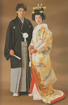 Uchikake Traditional Japanese Clothing Woman, Kimono Wedding Dress, Japanese Wedding Kimono, Bride Kimono, Japanese Bride, Formal Attire For Men, Japanese Traditional Clothing, Wedding Outfits For Groom, Kimono Japan