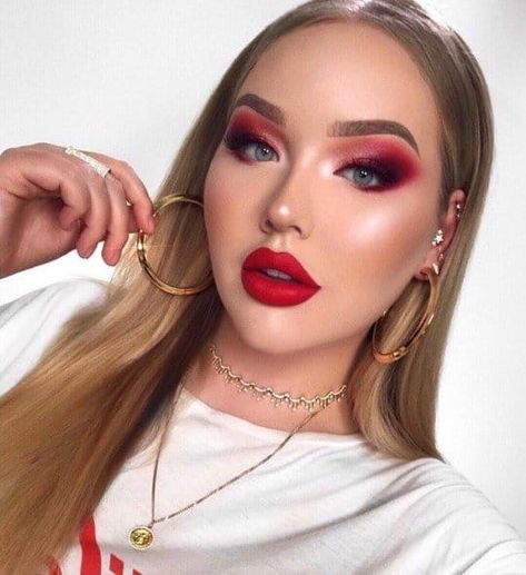 Nikkie Tutorials Makeup, Enby Style, Nikkie Tutorial, Red Eye Makeup, Tutorials Makeup, Ruby Woo, Red Eyeshadow, White Makeup, How To Shade