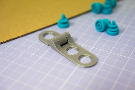 Makedo-Hinge for Cardboard by makedo - Thingiverse Cardboard Construction, Subscription Boxes For Kids, 3d Printing Projects, Kids Boxing, Subscription Box, 3d Print, Hinges, 3d Printing, Doors