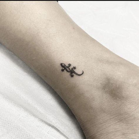 Tiny Chameleon Tattoo, Fine Line Kangaroo Tattoo, Lizard Flower Tattoo, Gecko Tattoo, K Michelle, Gecko, Arm Tattoo, I Hope, Tattoos