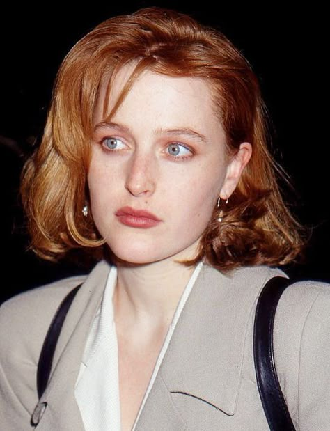 Agent Scully Aesthetic, Gillian Anderson Makeup, Young Gillian Anderson, Dana Scully Makeup, Dana Scully Aesthetic, Gillian Anderson Hair, Dana Scully Hair, Scully Hair, Gillian Anderson 90s