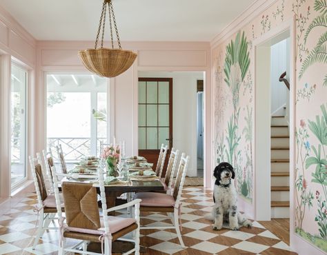 Kara Miller Interior Design - Brantley Photography - Sullivan's Island home - dining room Wallpaper Coastal, Coastal Dining Room, Coastal Dining, Sullivans Island, English Room, Retirement Community, Island Design, Island Home, Painted Floors