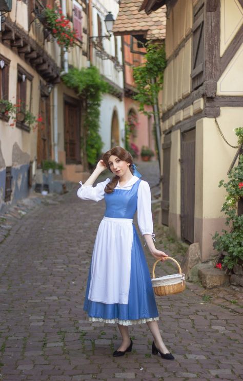 Belle Beauty And The Beast Dress, Belle Movie, Beauty And The Beast Dress, Belle Halloween, Beast Design, Belle Cosplay, France Outfits, Belle Beauty And The Beast, Princess Cosplay