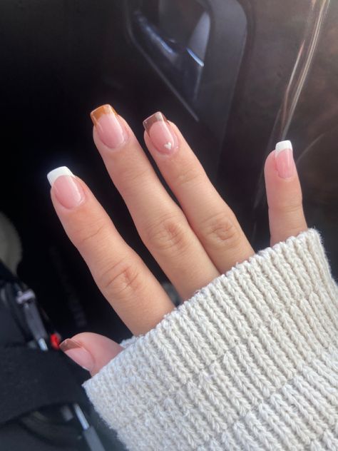 Autumn Short Gel Nails, Square Nails Fall Ideas, Short Nail Ideas Acrylic Square Fall, Square October Nails, Short Acrylic Nails Fall 2023, Cute Short Square Nails Fall, Short French Tip Acrylic Nails Fall, Short French Fall Nails, Simple Fall Nails Short Square