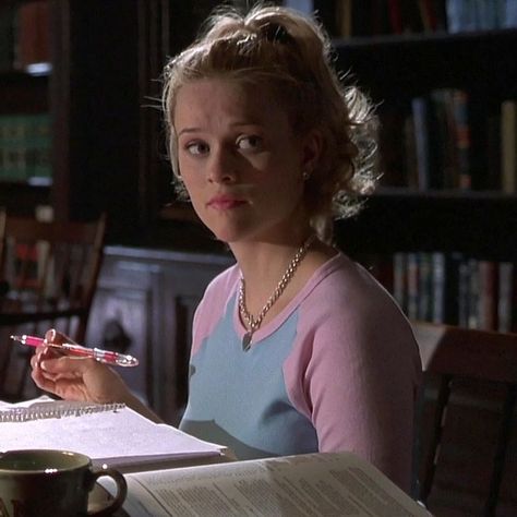 Elle Woods Icon, Legally Blonde Aesthetic, Elle Woods Aesthetic, Y2k Lookbook, Blonde Icons, Legally Blonde 3, Ella Woods, Lawyer Aesthetic, Woods Aesthetic