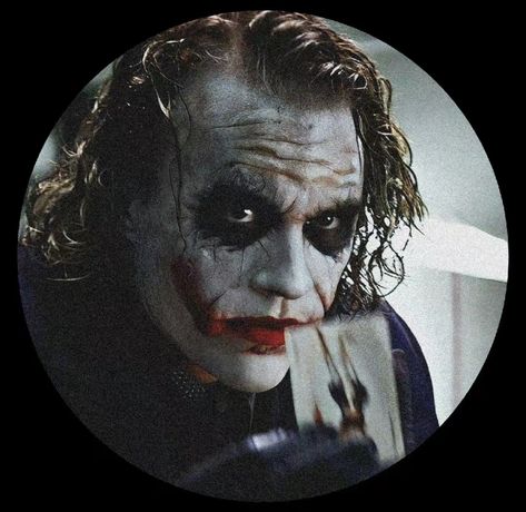 Cool Screensavers, Joker Photos, Movement Photography, Fast And Furious Actors, Kaws Wallpaper, Joker Heath, Joker Pics, Batman Pictures, Profile Pictures Instagram