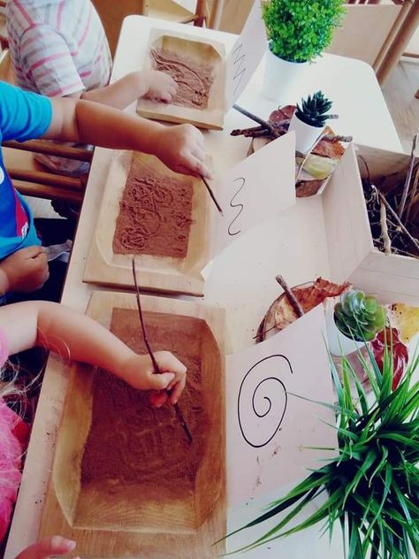 Regio Emilia Activities, Activities For 12-18month Olds, Nature Based Classroom, Sensory Activities For Preschoolers, Reggio Inspired Classrooms, Early Childhood Activities, Jewish Crafts, Nature School, Classroom Art Projects