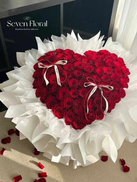 Valentine Flower Arrangements, Roses Bouquet Gift, Ribbon Flowers Bouquet, Roses Valentines Day, Diy Bouquet Wrap, Valentine Bouquet, Luxury Flower Bouquets, Flower Wrapping Paper, Flower Bouquet Diy