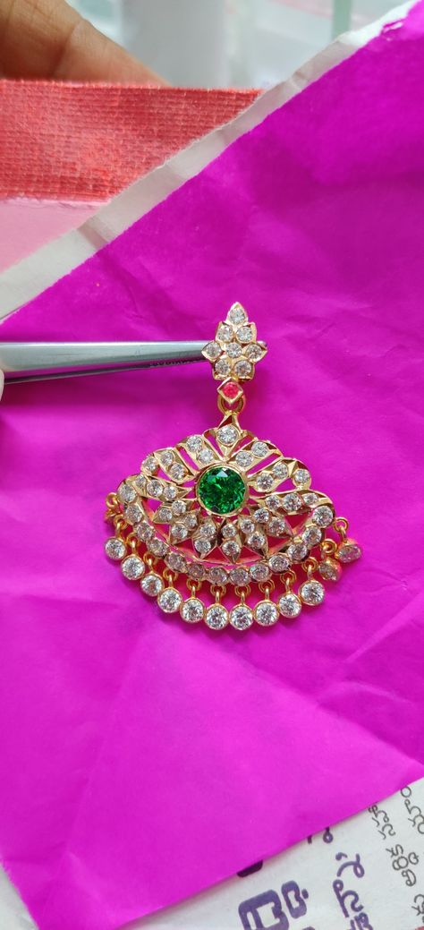 Gold Naanu Designs, Nanu Pathakam Gold Designs, Pathakkam Designs, Jigini Lockets, Naanu Design, Gold Stone Necklace, Temple Jewellery Earrings, 22 Carat Gold Jewellery, Diamond Bracelet Design