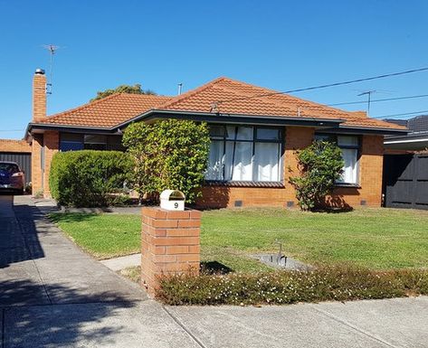 Two Tone Brick House, Orange Brick House Exterior Makeover, Orange Brick House Exterior Color Schemes, Orange Brick House Exterior Colors, Orange Brick Exterior, Orange House Exterior, Orange Brick Exterior Color Schemes, Orange Brick House Exterior, Exterior Brick Paint Colors