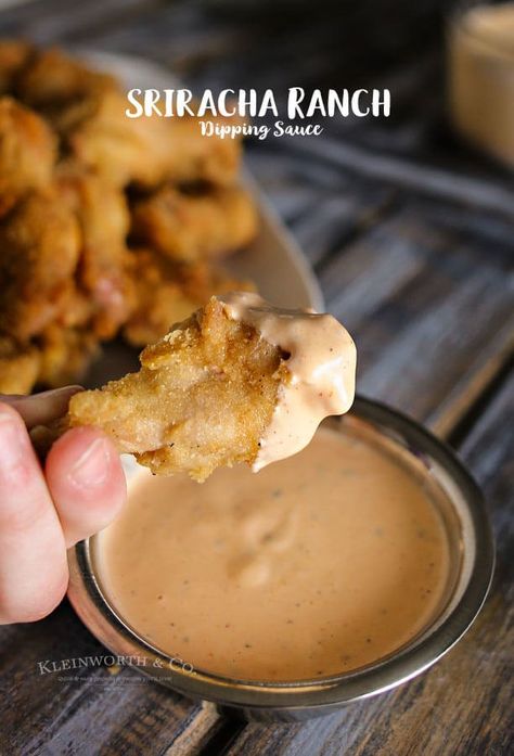 Sriracha Ranch, Bbq Dipping Sauce, Copycat Outback, Chicken Wing Sauce, Pepperoni Bread, Yum Salad, Dipping Sauces For Chicken, Ranch Dipping Sauce, Wing Sauce Recipes