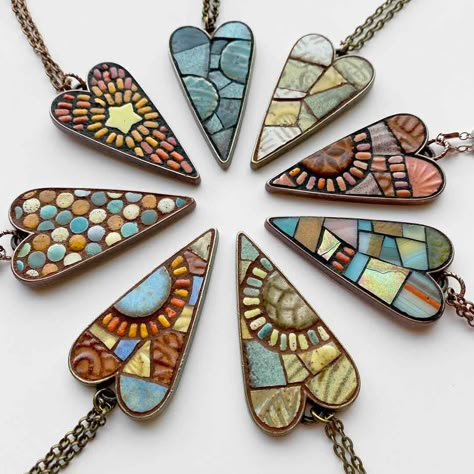 Craft Night Projects, Polyclay Ideas, Boho Jewelry Diy, Mosaic Art Diy, Mosaic Rocks, Micro Mosaic Jewelry, Mosaic Flower Pots, Art And Creativity, Bezel Jewelry