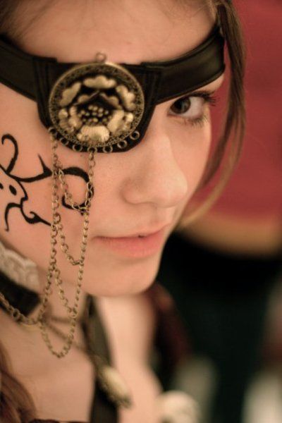 Steampunk Parade Steampunk Gauntlet, Steampunk Eyepatch, Punk Moodboard, Pirate Eye, Fast Fashion Brands, Steampunk Diy, Patches Fashion, Steampunk Accessories, Steampunk Costume