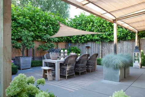 Stoere achtertuin rustieke tuinen van dutch quality gardens, mocking hoveniers rustiek & brocante | homify French Courtyard, Patio Grill, Backyard Beach, Wooden Pergola, Modern Garden Design, Deck With Pergola, Side Garden, Backyard Garden Design, Pergola Patio