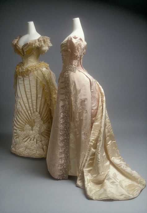 Ball gowns (c 1892) by Jean-Philippe Worth.  Metropolitan Museum of Art. Both of these evening dresses provide examples of the quality of dressmaking for which Charles Frederick Worth and the House of Worth were renowned among society women worldwide by the last quarter of the nineteenth century. Both feature lavish textiles and ornamental embroidery picked out in metallic thread and glass or crystal beads. House Of Worth Gowns, House Of Worth, 1800s Fashion, 19th Century Fashion, Old Dresses, Antique Dress, Vintage Gowns, Vestidos Vintage, Old Fashion