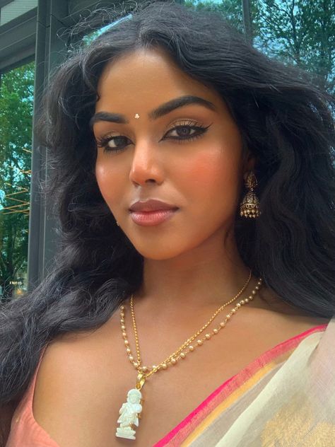 south indian saree look in london Asian Aesthetic Outfits, Indian Makeup Looks, South Asian Aesthetic, Desi Love, Purple Saree, Indian Look, Ethereal Makeup, Brown Makeup, Indian Makeup