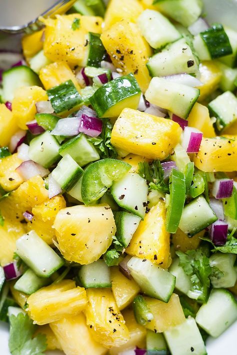 Pineapple Jalapeño Cucumber Salad Recipe — Eatwell101 Appetizers Light, Pineapple Cucumber, Best Summer Salads, Pineapple Salad, Cucumber Bites, Pineapple Recipes, Cucumber Recipes Salad, Cucumber Recipes, Summer Salad Recipes