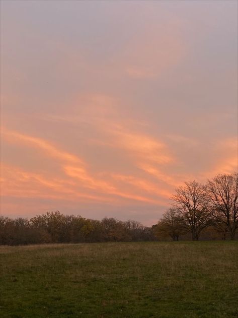 VINTAGE SUNSET #vintage #aesthetic #sunset #countryside Sunset Countryside, Aesthetic Lockscreens, Vintage Sunset, Aesthetic Sunset, Sunset Aesthetic, Red Moon, Space Architecture, Future Life, Vintage Aesthetic