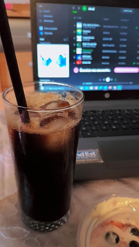 Iced americano Americano Iced Coffee, Iced Americano Aesthetic, Americano Aesthetic, Iced Americano, Americano Coffee, Coffee Photography, Cafe Food, A Drink, Aesthetic Food