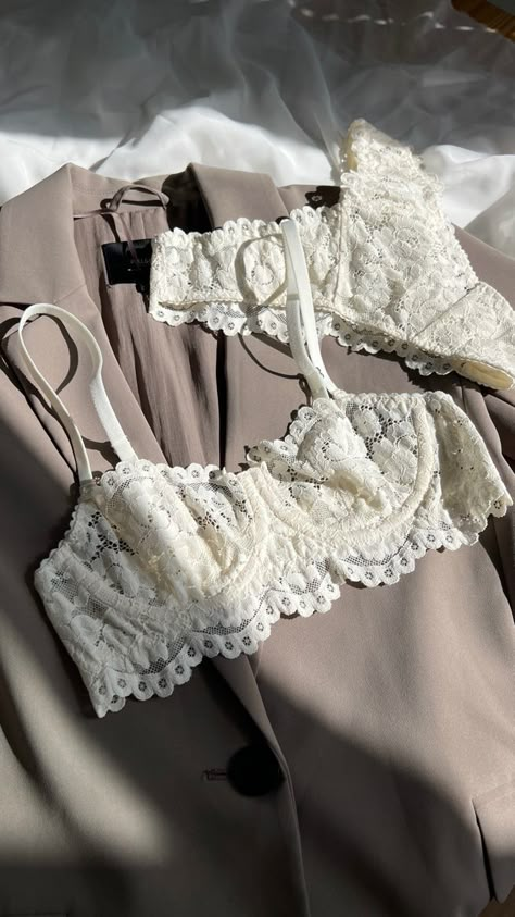 Кружевное нижнее белье белого цвета Cute Lingerie, White Set, Pretty Lingerie, Dream Girl, Lingerie Set, Aesthetic Clothes, Pretty Outfits, Fashion Inspo Outfits, Pajama Set