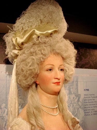 Marie Antoinette At Madame Tussaud's in London -- a look at how she must have been in the life Versailles Marie Antoinette, Framing Fabric, Wax Figures, French Royalty, Rococo Fashion, Wax Museum, French History, Palace Of Versailles, Madame Tussauds