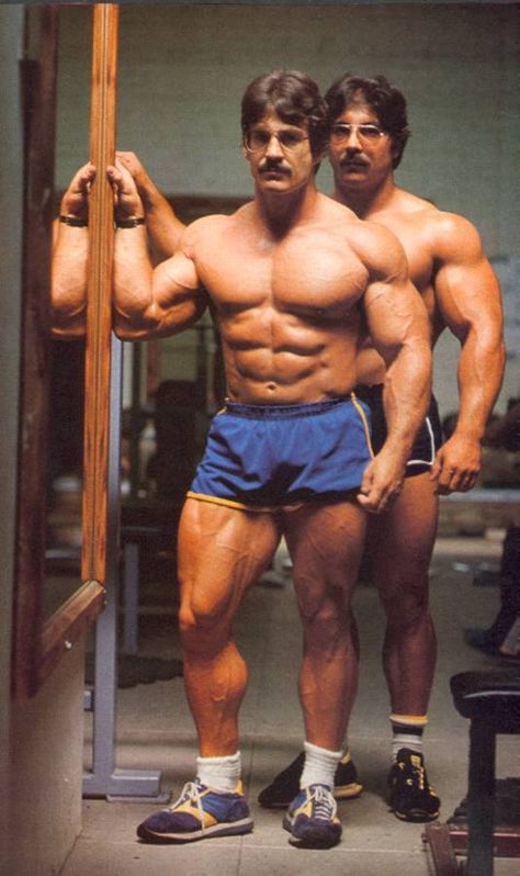 Mike Mentzer Wallpaper, Mike Mentzer Bodybuilding, Bodybuilder Pose, Golden Era Bodybuilding, Mike Mentzer, Old Bodybuilder, Muscle Bodybuilder, Aesthetics Bodybuilding, Gym Wallpaper