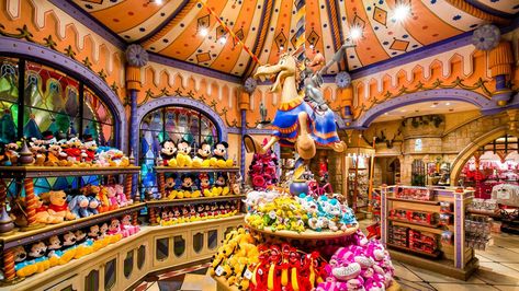 Disneyland Decoration, France Disneyland, Disneyland Shop, Disneyland Paris Christmas, Disney Stores, Disneyland Merchandise, Christmas Toy Shop, Unfiltered Background, Candy Room