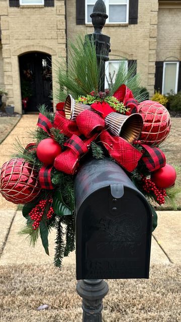 Mailbox Christmas Decorations, Diy Christmas Outdoor, Mailbox Swag Christmas, Christmas Mailbox Swag, Christmas Mailbox Decorations, Diy Outdoor Christmas Decorations, Mailbox Topper, Mailbox Swag, Outdoor Decoration Ideas