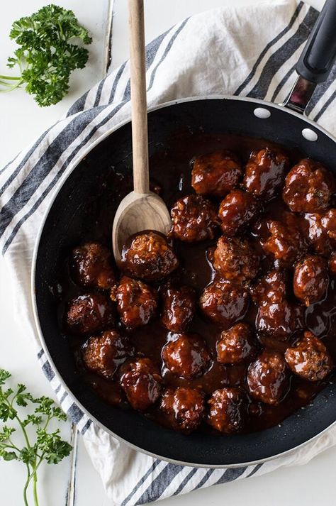 Beef Bites - Bacon Bourbon Meatballs | Feed-lot-extras | feedlotmagazine.com Bacon Bourbon Meatballs, Bacon Meatballs, Bourbon Meatballs, Bourbon Bacon, Bacon Appetizers, Ground Beef Dishes, Snack Prep, Minced Meat, Beef Dishes