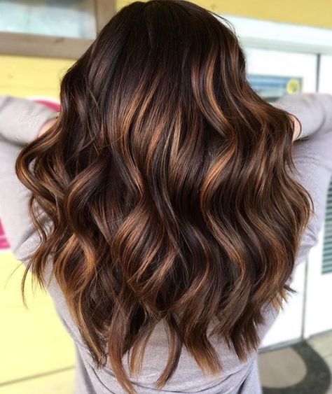 Hair Color Ideas That’ll Make This Summer Feel Totally Fresh for Blondes, Brunettes, and Redheads Winter Hair Colors, Cinnamon Hair, Rambut Brunette, Tumblr Hair, Gorgeous Hair Color, Caramel Highlights, Brown Hair Balayage, Winter Hair Color, Hair Color Highlights