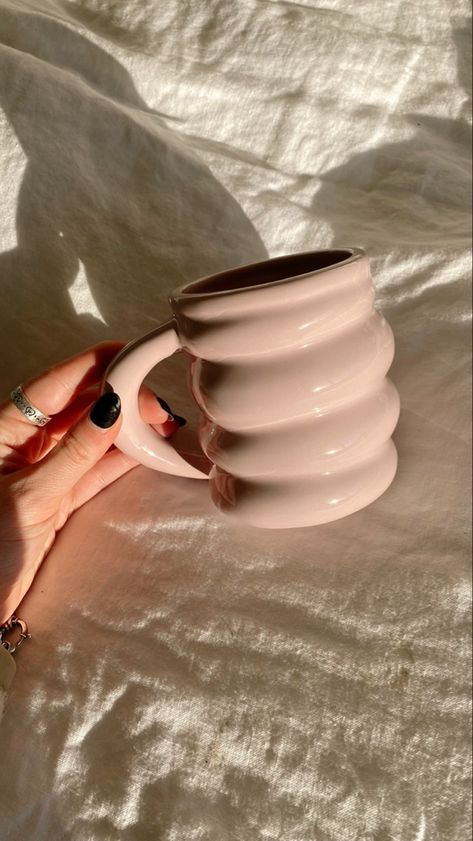 Aesthetic Mug | Maxie Elise - chubby mug, fun mugs, cute mugs, cute amazon mugs, aesthetic amazon mugs Cute Simple Mugs, Regalos Amigo Invisible Ideas, Aesthetic Coffee Mugs, Taza Aesthetic, Tazas Aesthetic, Cute Mugs Aesthetic, Aesthetic Pottery, Coffee Mug Aesthetic, Aesthetic Cups