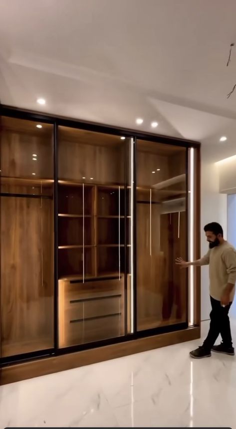 Wardrobe Design Modern, Modern Cupboard, Dream Closet Design, Desain Pantry, Walk In Closet Design, Closet Design Layout, Modern Cupboard Design, Bedroom Interior Design Luxury, Wardrobe Door Designs