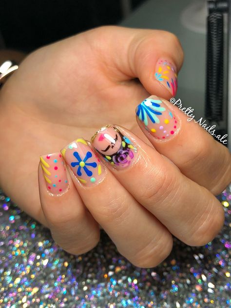 Fiesta Mexicana Nails, Frida Nails Design, Nail Mexican Design, Frida Kahlo Nails Design, Frida Kahlo Nails, Septiembre Nails, Frida Nails, Mexico Inspired Nails, Mexican Inspired Nails Mexico