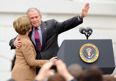 Us First Lady, Laura Bush, Bush Family, Old Movies, Infamous, First Lady, Memoirs, Movie Stars, United States