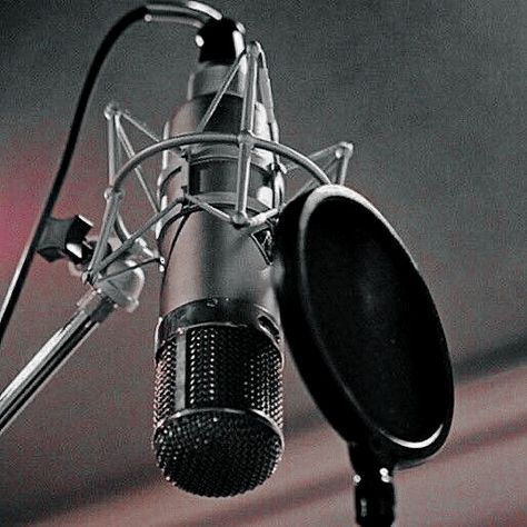 Android Wallpaper Dark, Microphone Studio, Love U Forever, Music School, Music Accessories, Black And White Pictures, Music Art, Hobbies, In This Moment