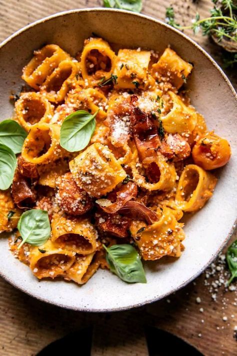 Creamy Roasted Tomato Ricotta Pasta, Tomato Ricotta Pasta, Half Baked Harvest Recipes, Crispy Prosciutto, 2023 Recipes, Plats Healthy, Cherry Tomato Pasta, Ricotta Pasta, Harvest Recipes