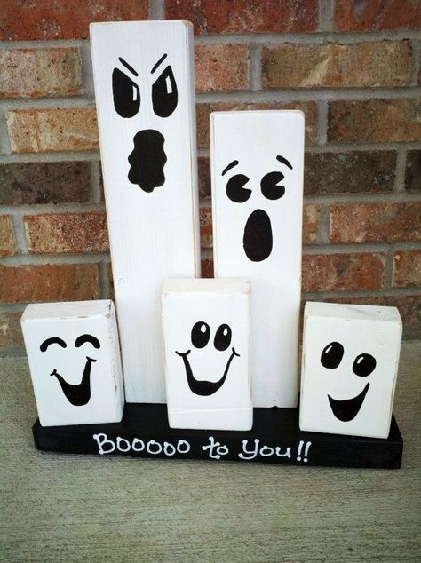 Halloween Craft Ideas For Kids, Décoration Table Halloween, Halloween Craft Ideas, 2x4 Crafts, Wood Figures, Halloween Decoration Ideas, Mummy Halloween, Fall Wood Crafts, Halloween Wood Crafts