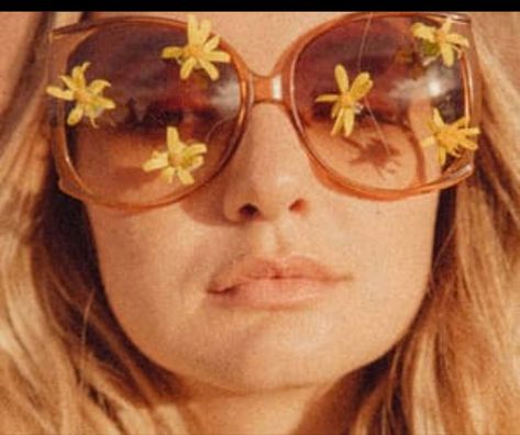 Bohemian Diesel, Daisy Jones And The Six, 70s Aesthetic, 70s Vibes, Daisy Jones, S Aesthetic, Yellow Aesthetic, Her Eyes, Retro Aesthetic