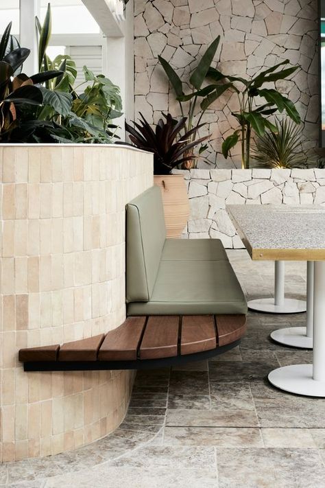 Outdoor Booth Seating, Banquette Restaurant, Banquette Seating Restaurant, Restaurant Seating Design, Restaurants Outdoor Seating, Restaurant Booth, Banquet Seating, Lobby Interior Design, Cafe Seating