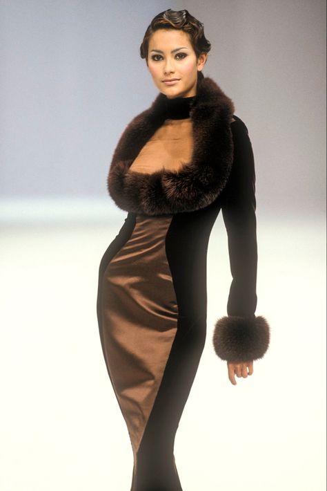 Velvet Runway, Fashion 2000, Runway Gowns, High Fashion Runway, Louis Feraud, Runway Fashion Couture, Fashion Cover, Quirky Fashion, Runway Collection