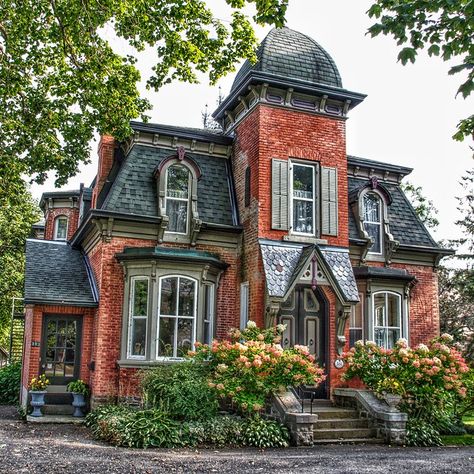 Brockville Ontario - Canada - Second Empire Architecture -… | Flickr Empire Architecture, Residence Architecture, Victorian Style Homes, Mansard Roof, Lots Of Windows, Heritage House, Victorian Architecture, Cute House, Sims House