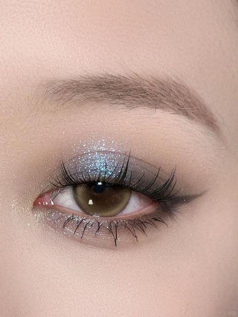 Dusty Blue Eye Makeup, Blue Wedding Makeup, Asian Wedding Makeup, Grey Eye Makeup, Vampy Makeup, Light Makeup Looks, Doll Eye Makeup, Formal Makeup, Japanese Makeup