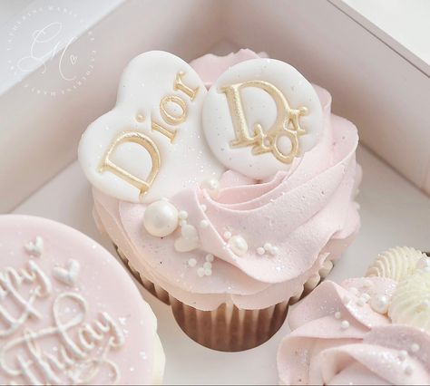 #dior #cupcake #cupcakeideas #pinkcupcakes #pink #sweets #dessert Eid Moubarak, Dior Girl, Sweet 16 Birthday Cake, Tout Rose, Baby Dior, Baby Shower Deco, 16 Birthday Cake, Shake N Bake, Beautiful Birthday Cakes